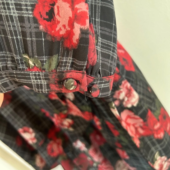 NWT Torrid Wrap Blouse - Picture 7 of 9